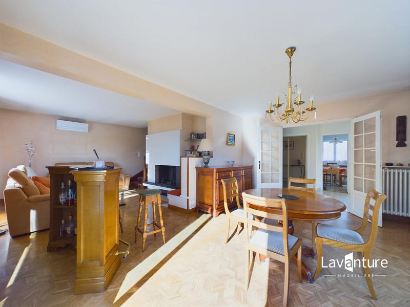 Maison traditionnelle - 145 m² - 7 pièces