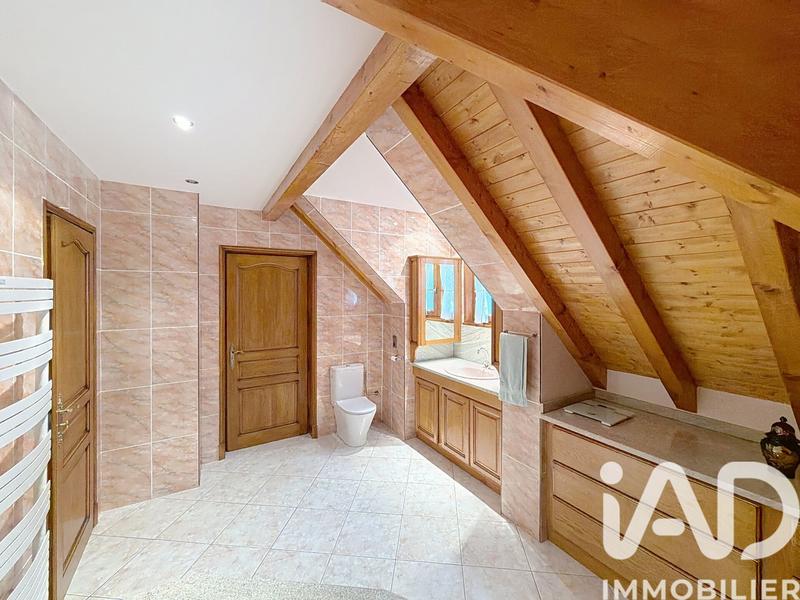 Maison - 290 m² - 8 pièces