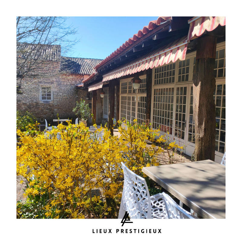 Demeure - 1 500 m² - 55 pièces