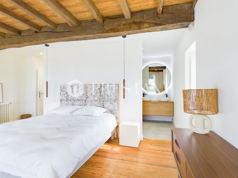 Maison - 410 m² - 10 pièces