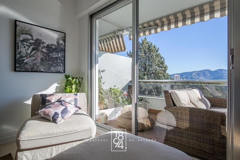 Appartement - 94 m² - 4 pièces