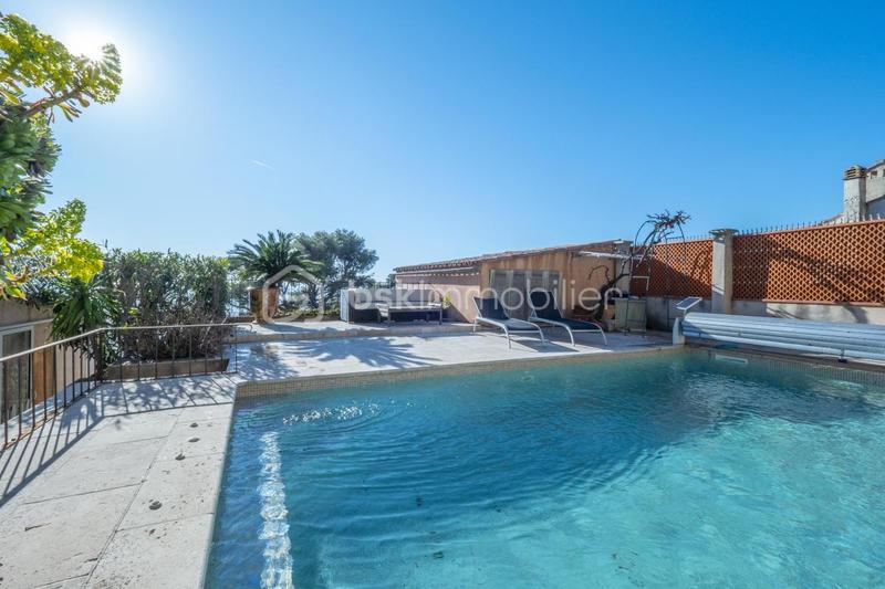 Villa - 200 m² - 6 pièces