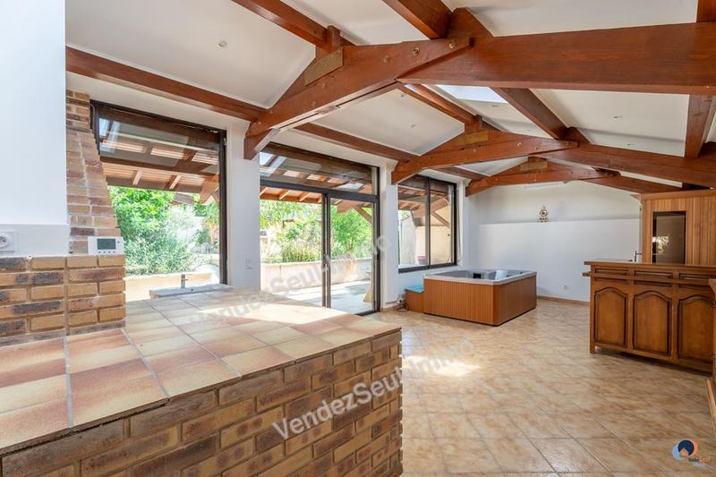 Maison traditionnelle - 246 m² - 4 pièces