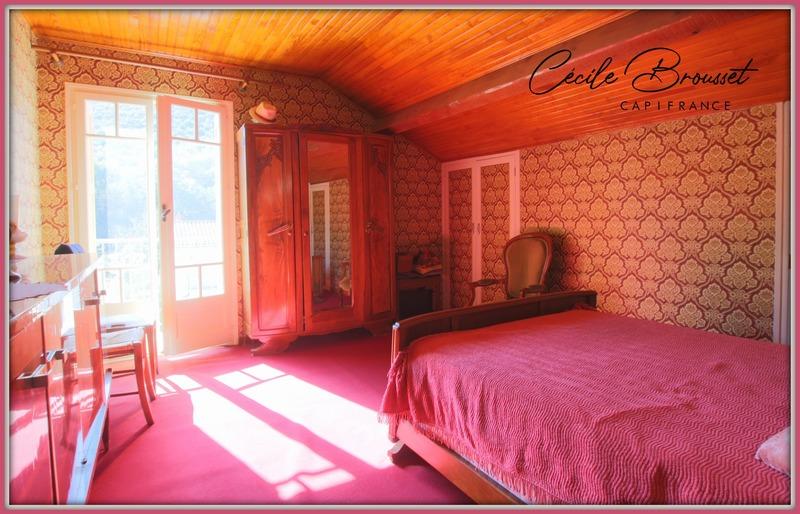 Maison - 236 m² - 13 pièces