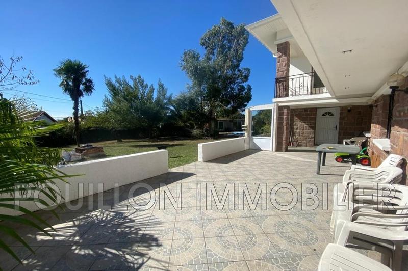 Maison - 210 m² - 8 pièces