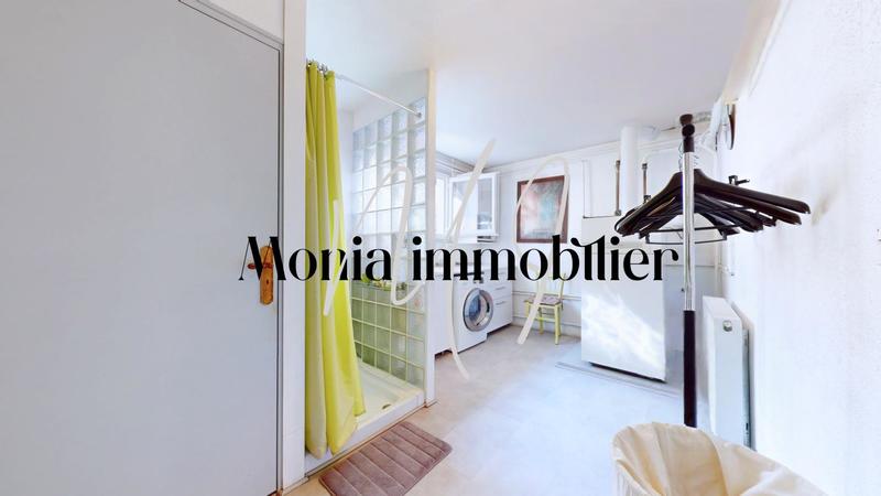 Pavillon - 180 m² - 7 pièces