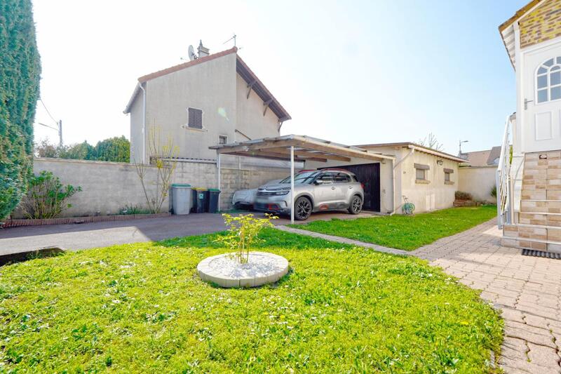 Maison - 90 m² - 5 pièces