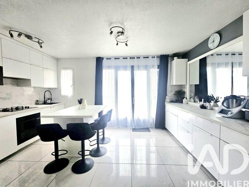 Maison - 120 m² - 6 pièces