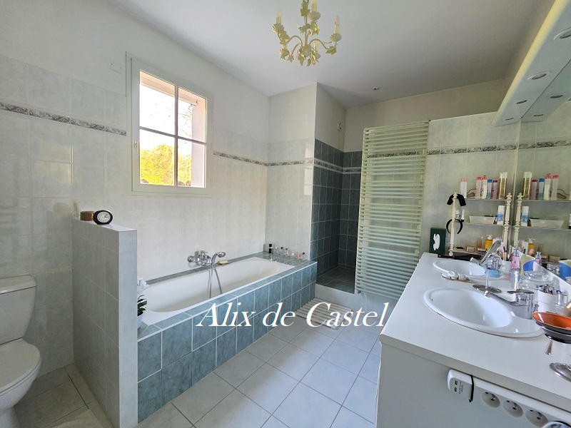 Maison - 275 m² - 9 pièces