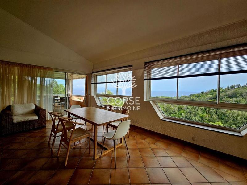 Villa - 242 m² - 9 pièces