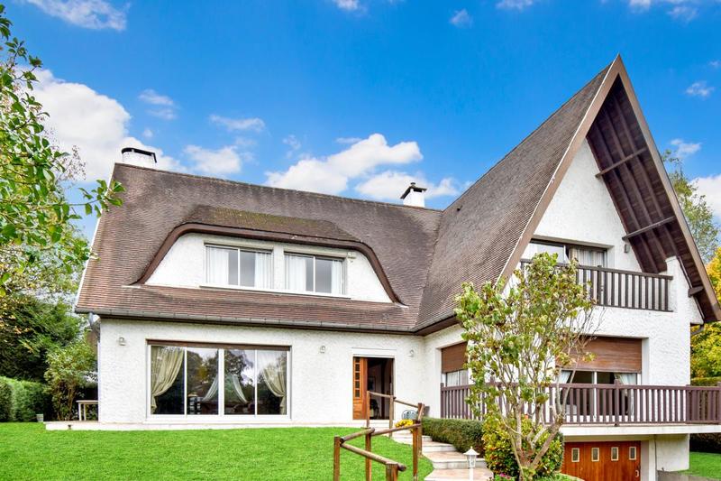 Pavillon - 235 m² - 9 pièces