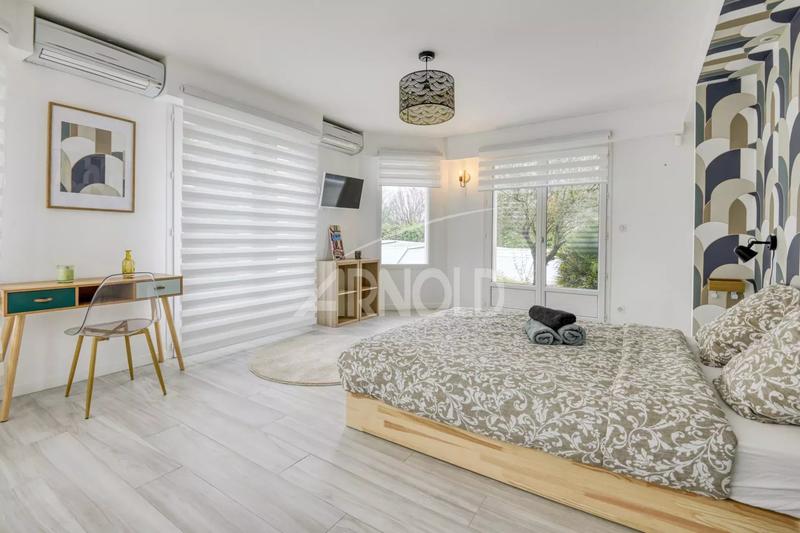 Maison - 249 m² - 7 pièces