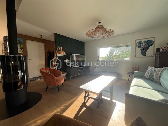 Maison - 202 m² - 9 pièces