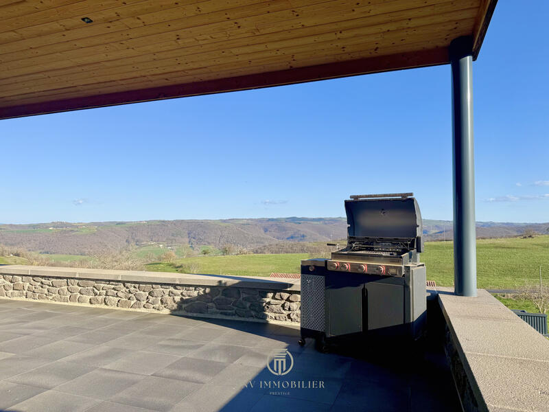 Maison - 235 m² - 6 pièces