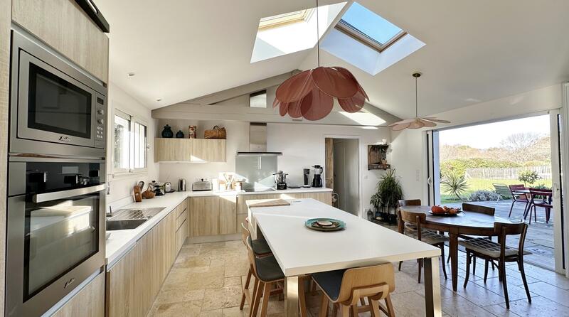 Maison - 205 m² - 7 pièces