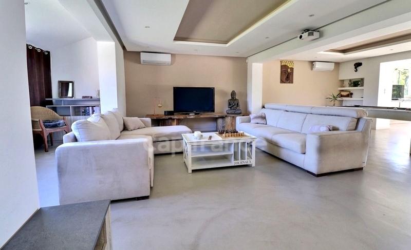 Villa - 222 m² - 7 pièces