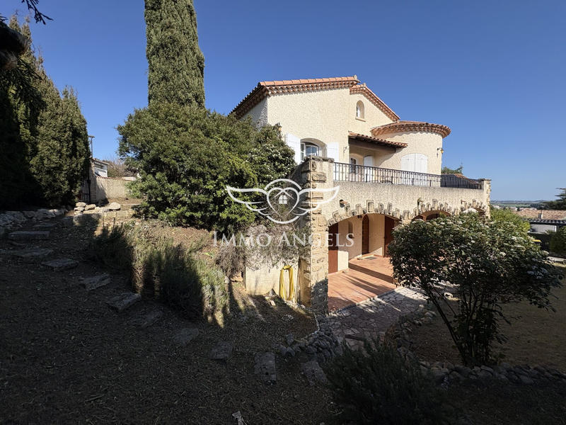 Maison - 213 m² - 7 pièces