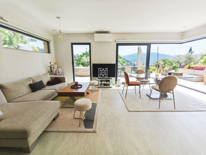 Maison - 180 m² - 5 pièces