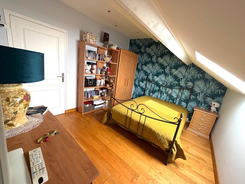 Maison - 250 m² - 9 pièces