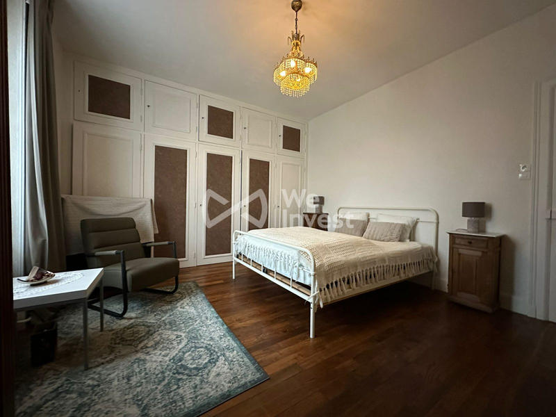 Maison - 247 m² - 10 pièces