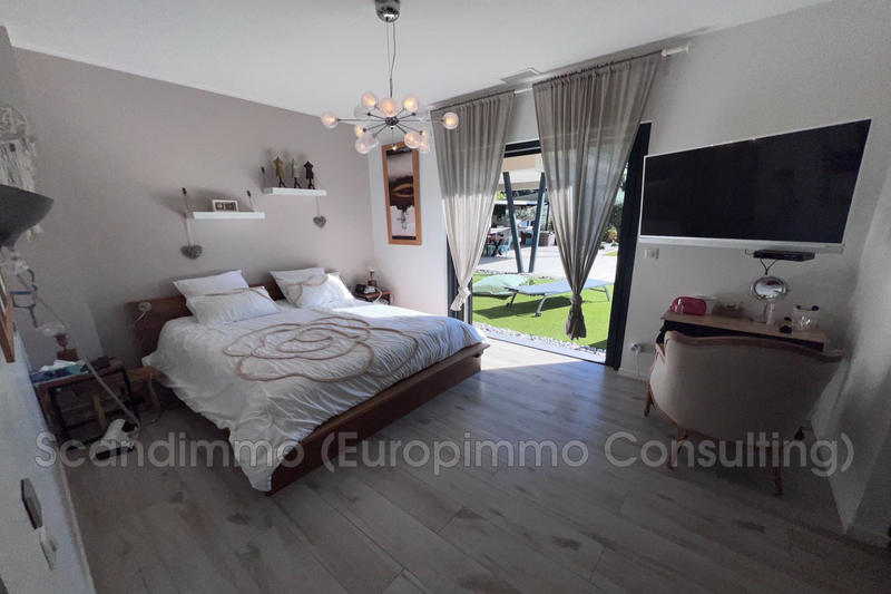 Maison - 231 m² - 7 pièces