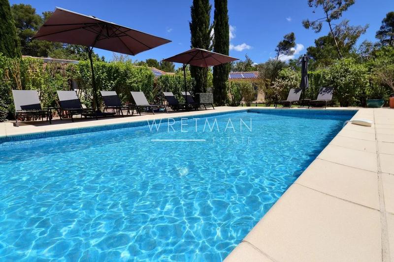 Villa - 253 m² - 12 pièces