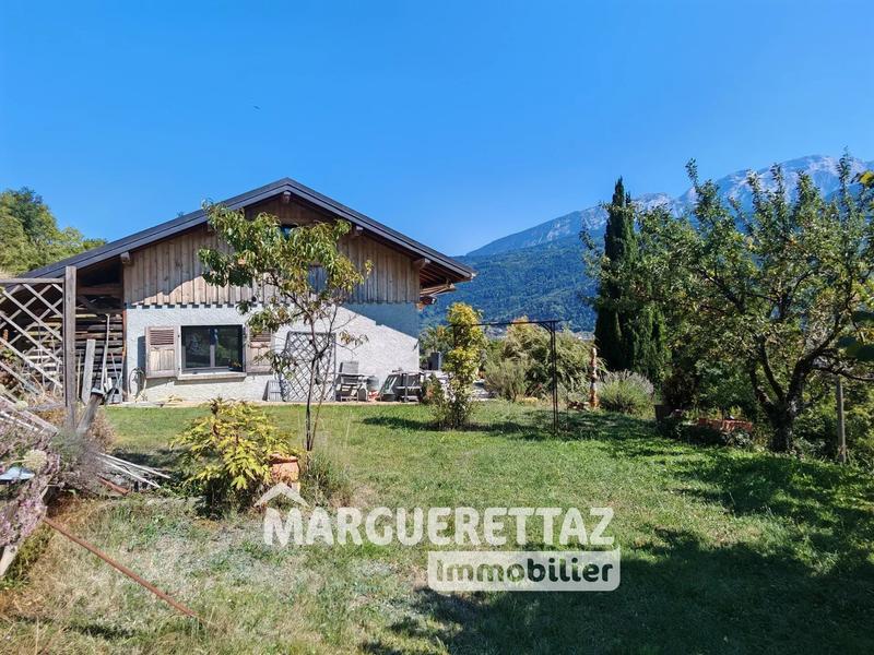 Maison - 225 m² - 8 pièces