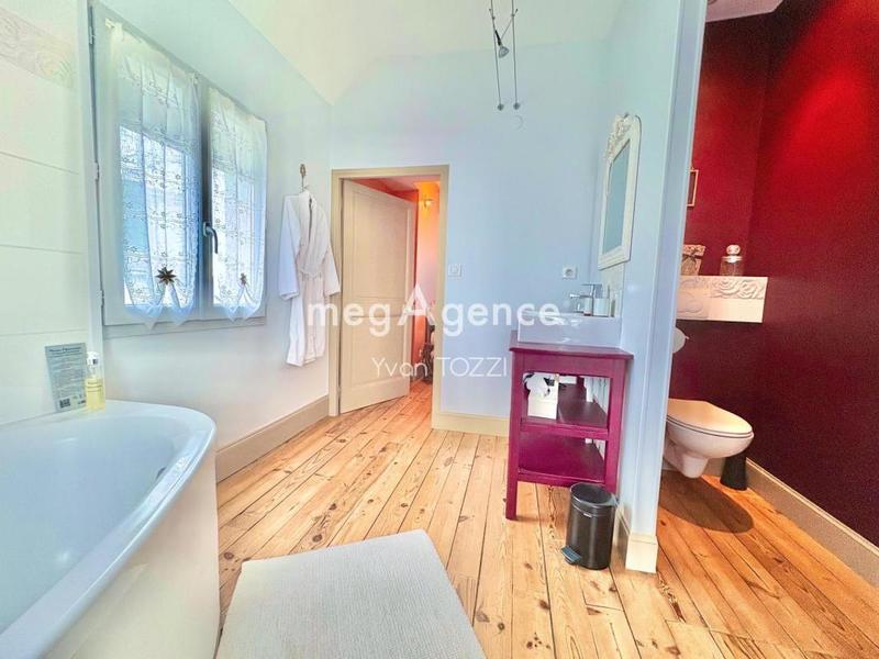 Maison - 279 m² - 12 pièces