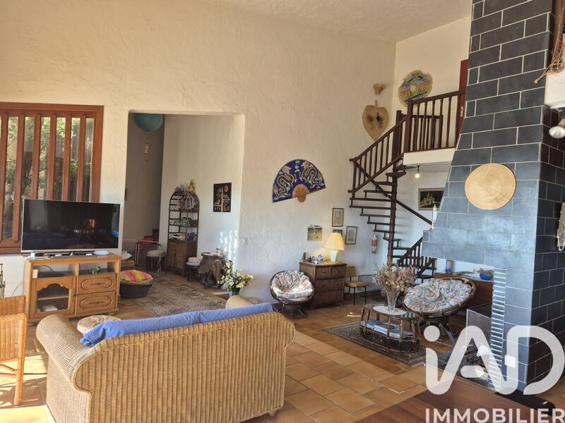 Maison - 180 m² - 6 pièces