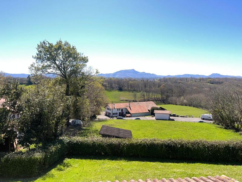 Maison - 250 m² - 7 pièces