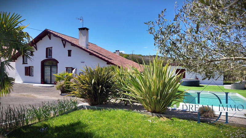 Maison traditionnelle - 200 m² - 4 pièces