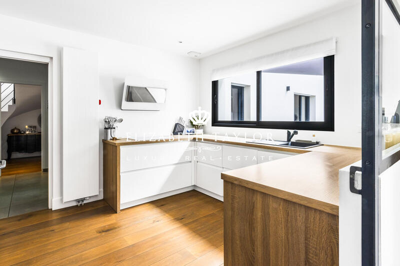 Maison - 200 m² - 7 pièces