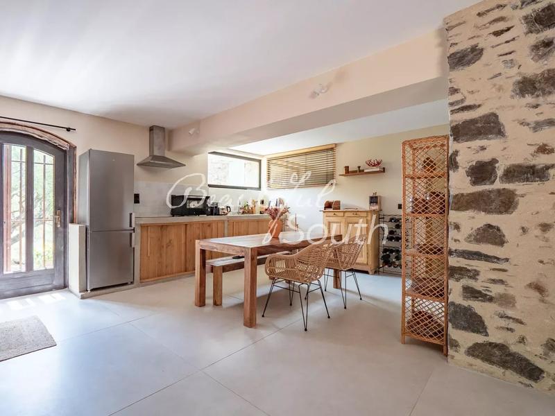 Mas - 240 m² - 8 pièces