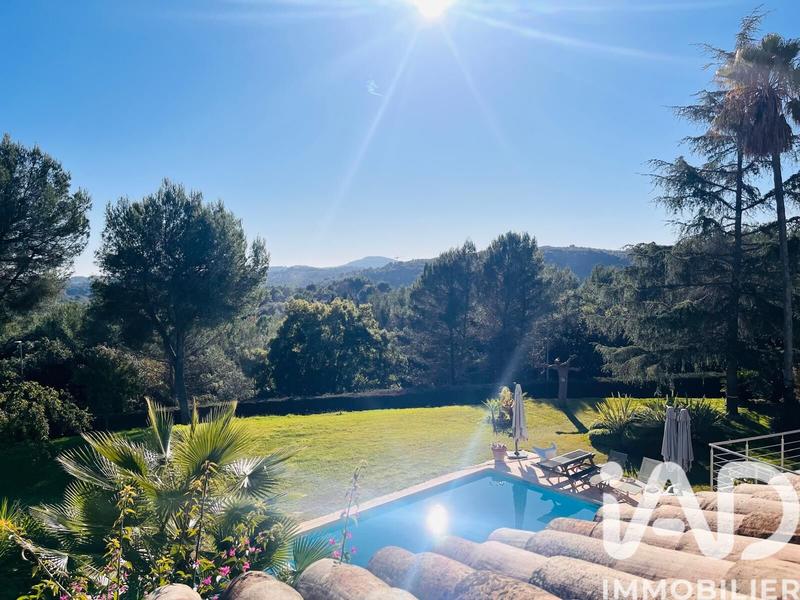 Maison de maîtres - 310 m² - 10 pièces