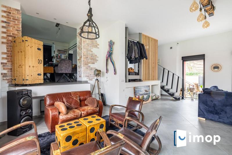 Pavillon - 180 m² - 10 pièces