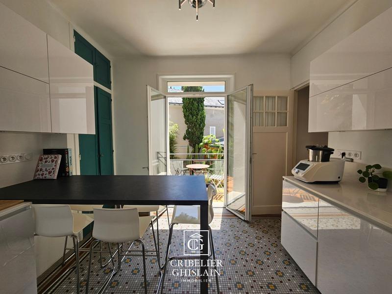 Maison bourgeoise - 178 m² - 9 pièces