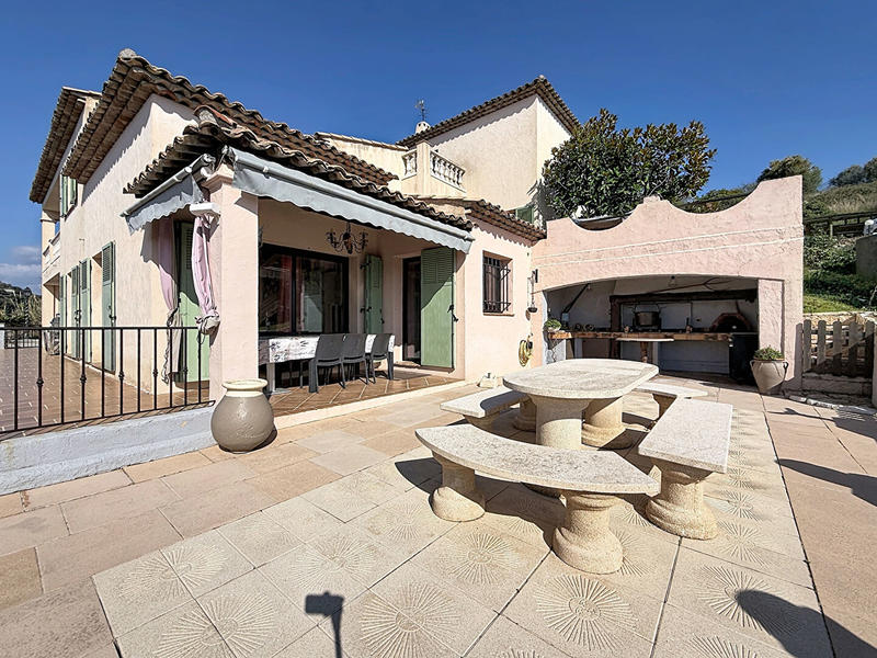 Maison - 251 m² - 9 pièces