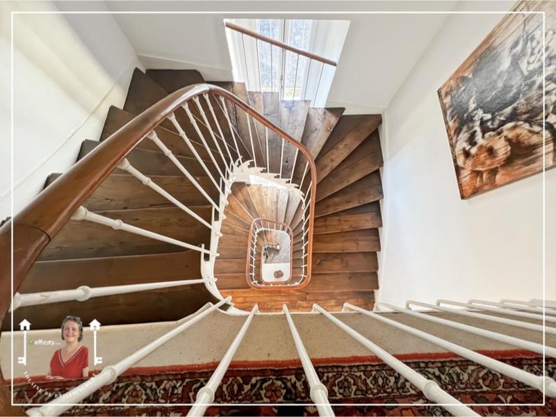 Maison - 430 m² - 12 pièces