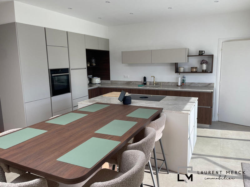 Maison - 200 m² - 7 pièces