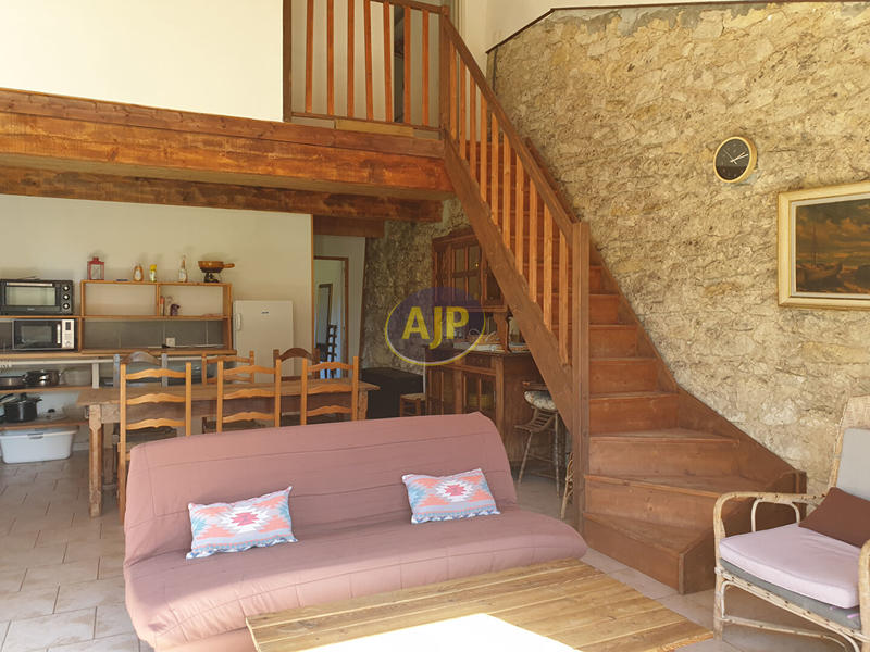 Maison - 227 m² - 6 pièces