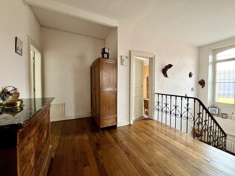 Maison de maîtres - 267 m² - 11 pièces