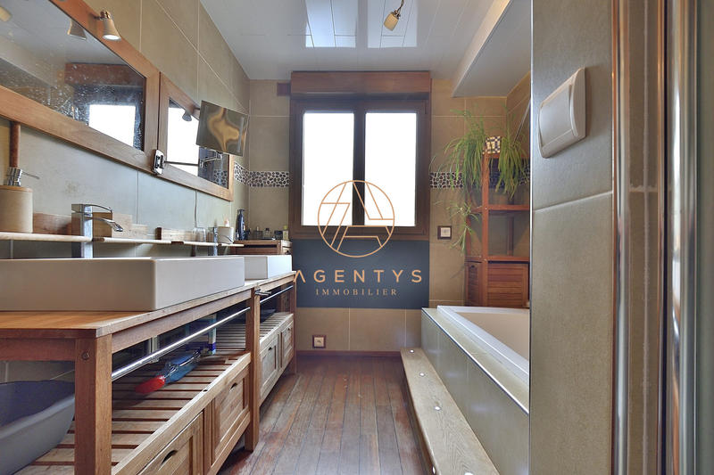 Maison - 175 m² - 6 pièces