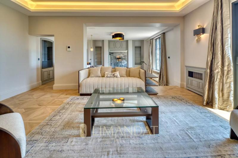 Villa - 1 200 m² - 16 pièces