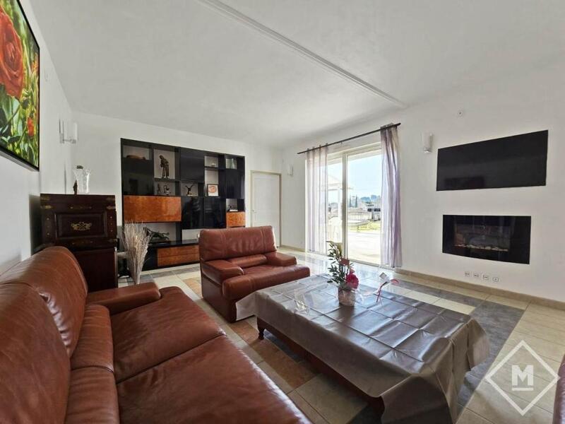 Maison - 478 m² - 8 pièces