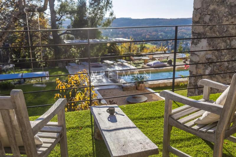 Maison - 240 m² - 8 pièces