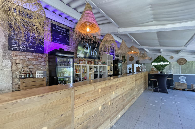 Mas - 1 200 m² - 25 pièces