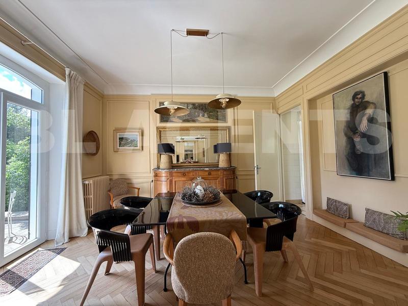 Demeure - 260 m² - 8 pièces