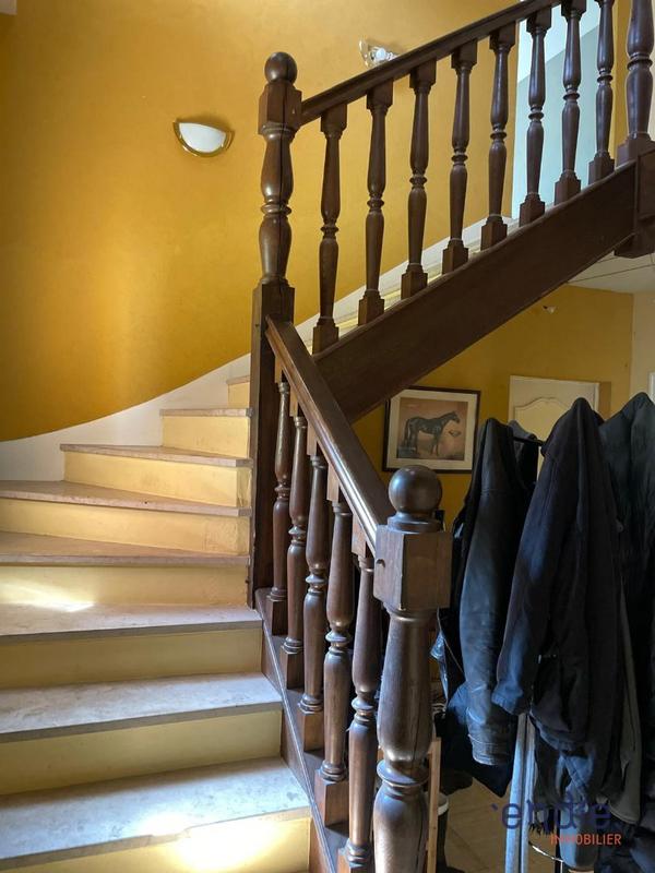 Maison - 230 m² - 8 pièces