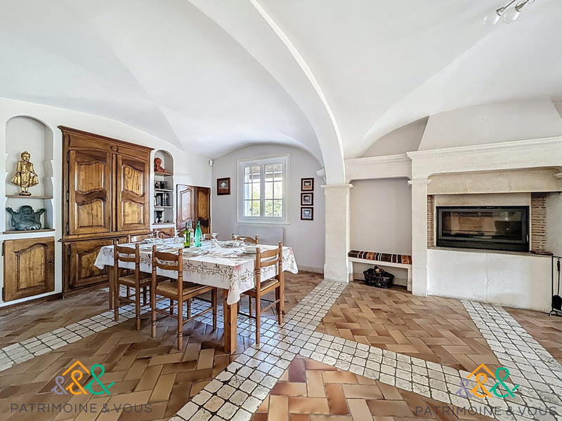 Maison - 250 m² - 8 pièces