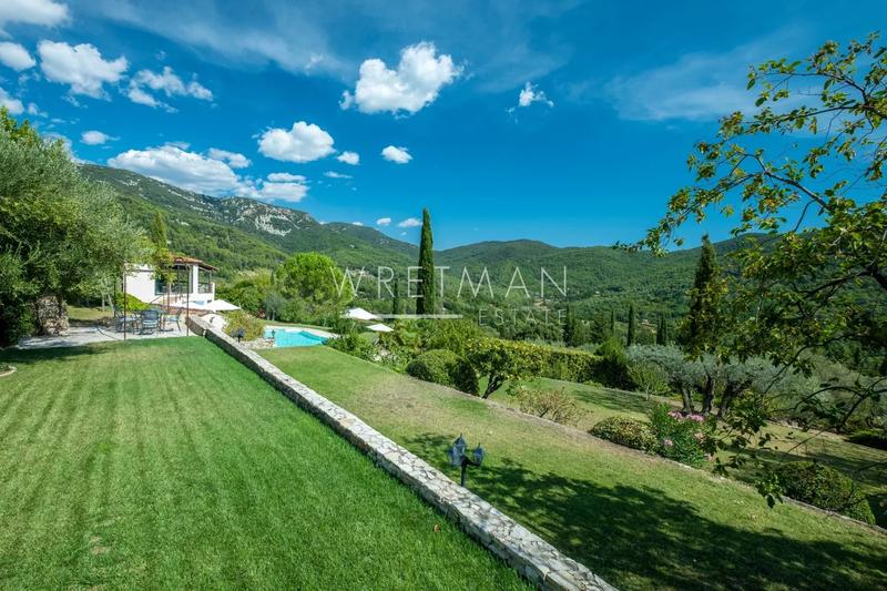 Villa - 192 m² - 9 pièces